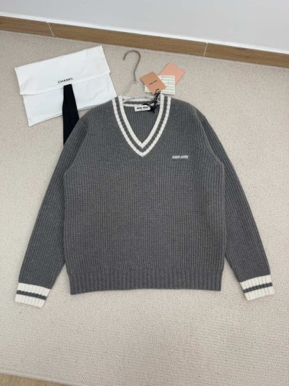 Miu25 New V-Neck White Trim Knit Sweater