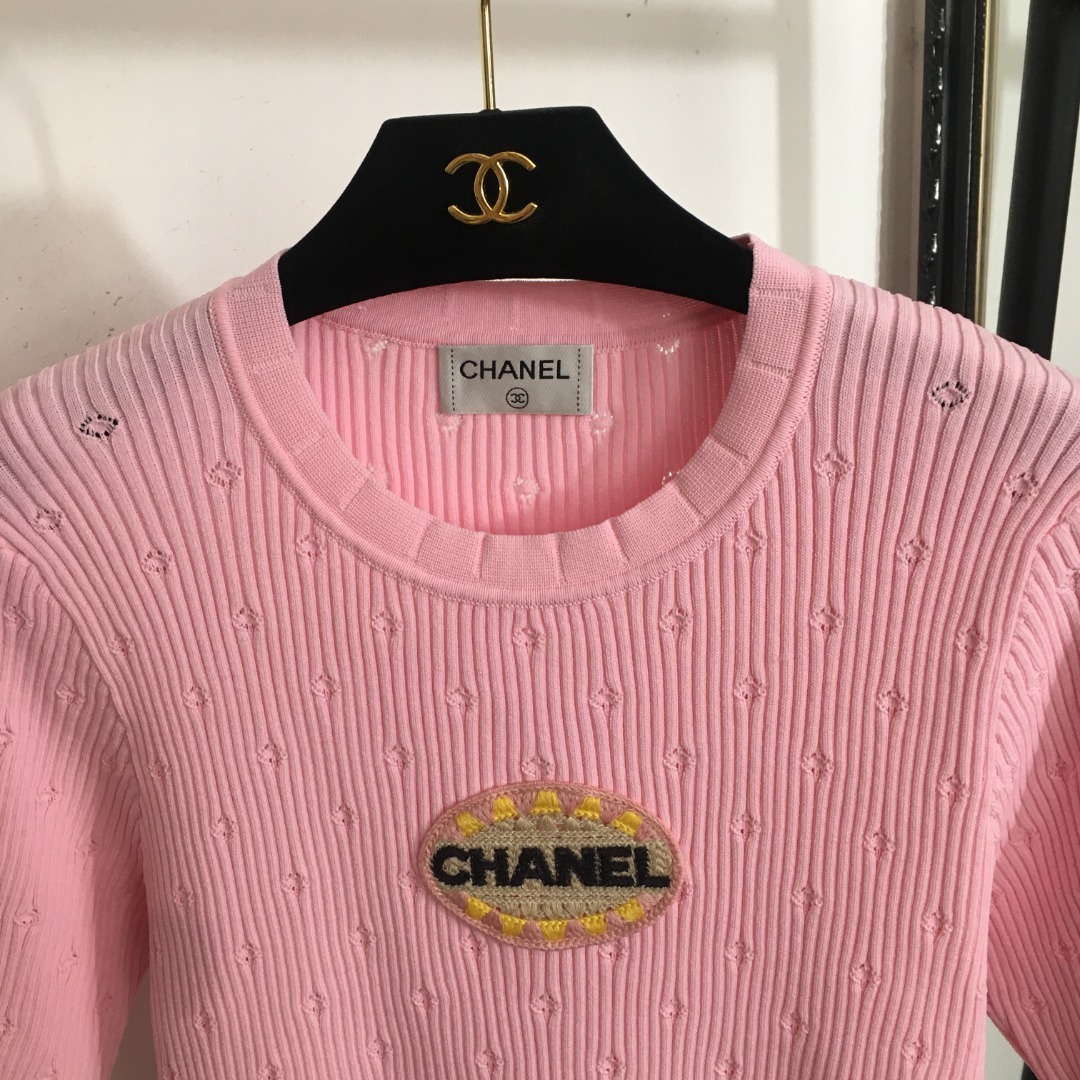 CHANE25SSlogo embroidered hollowed-out short-sleeve sweater