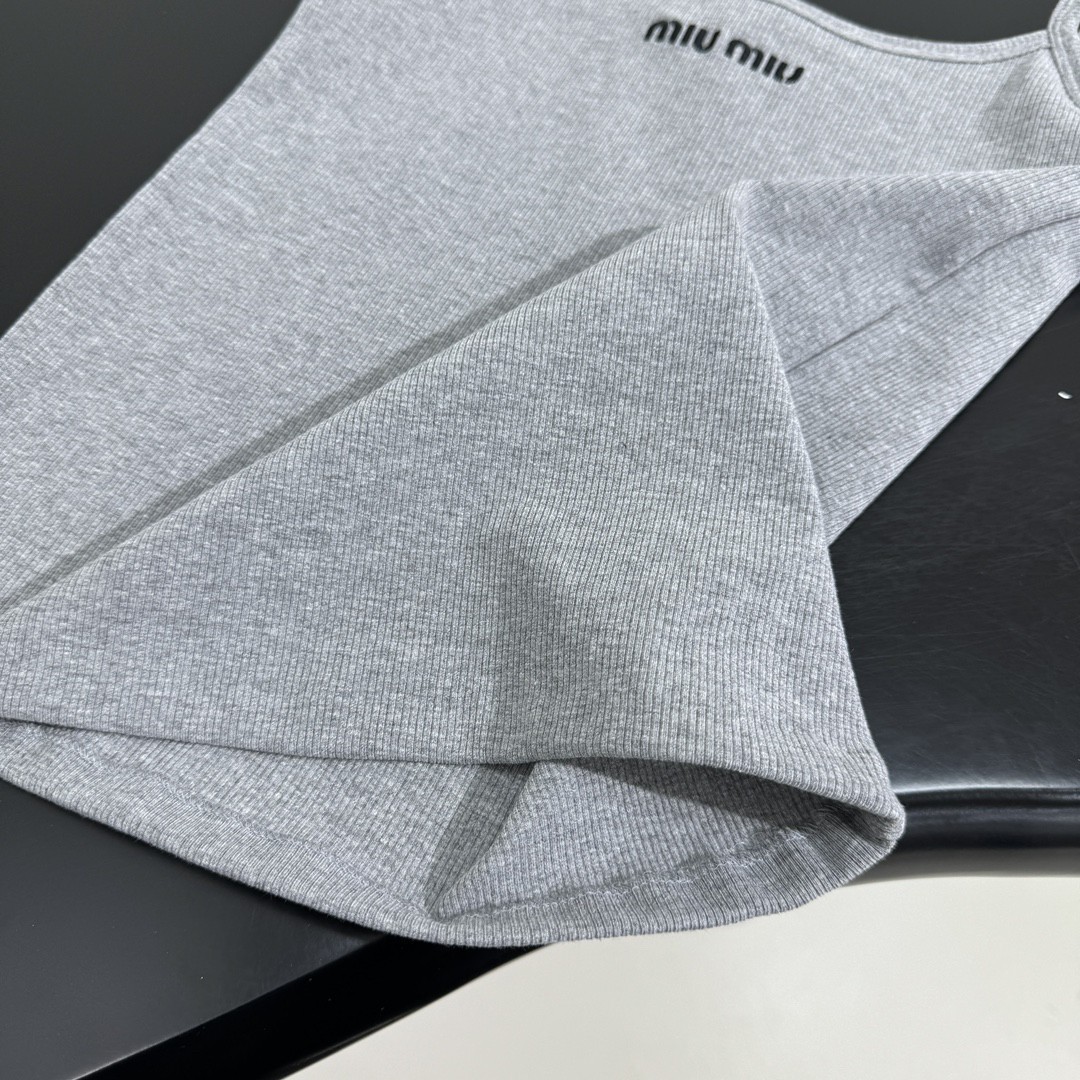 Miu's new knit camisole