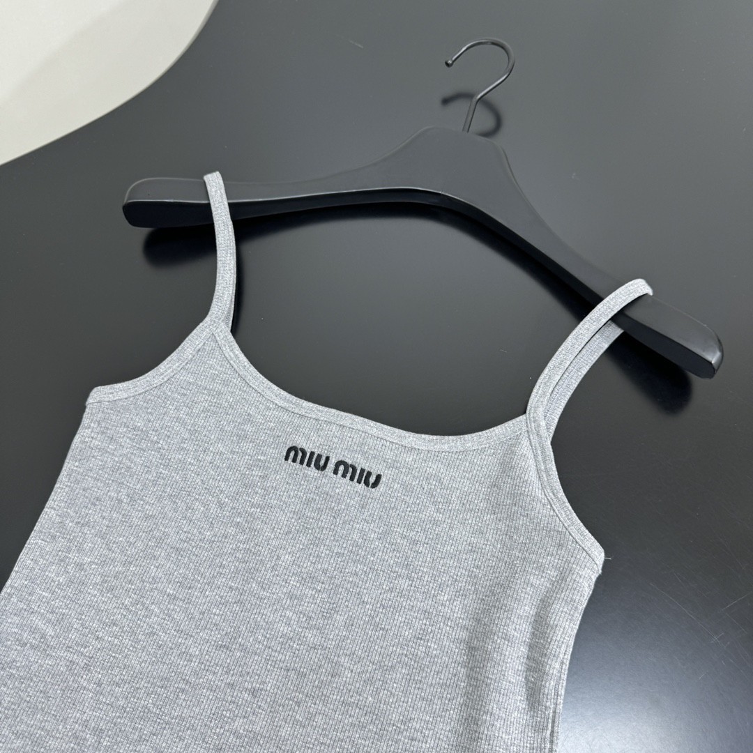 Miu's new knit camisole