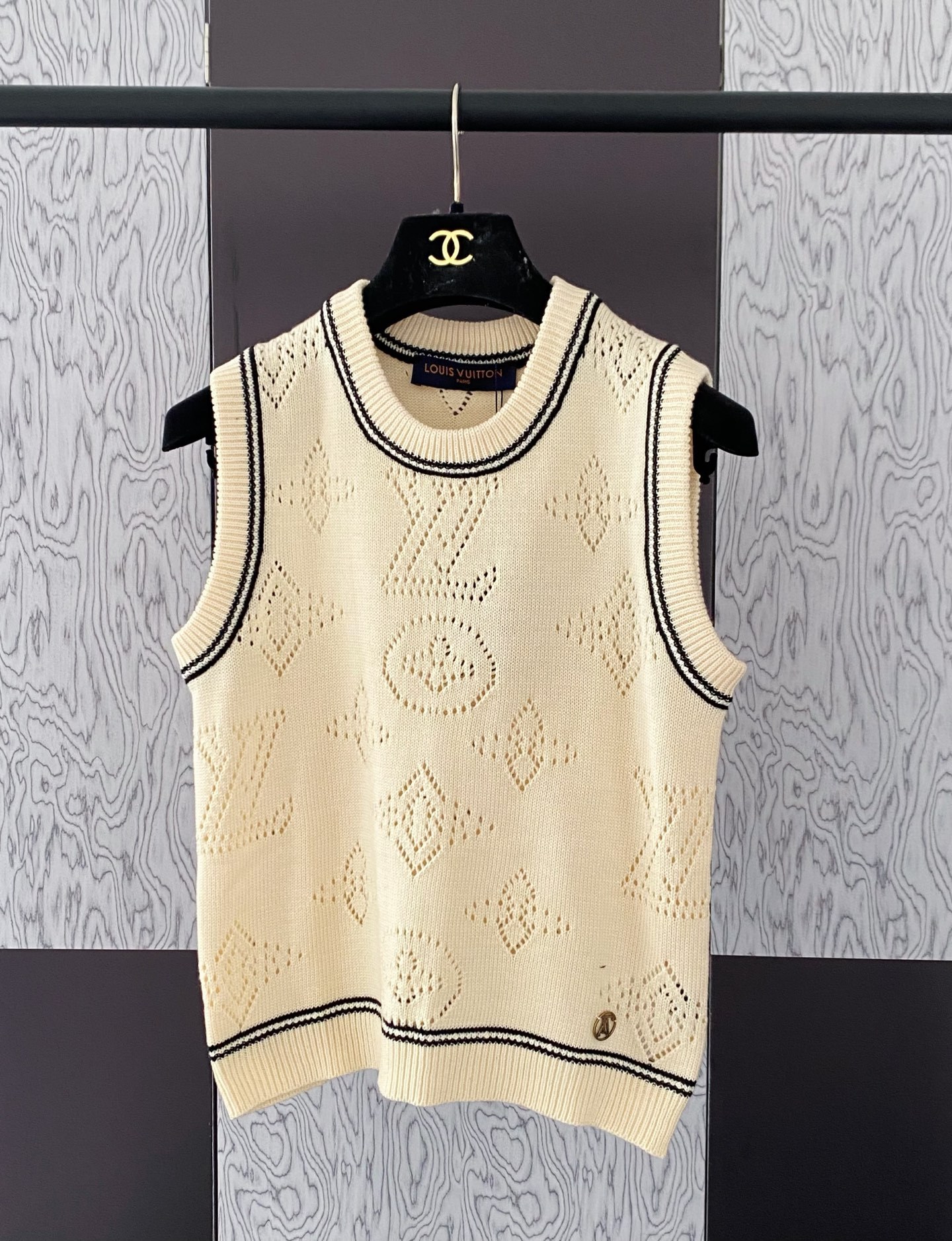 LOUIS VUIT25SS wool hardware logo button down vest