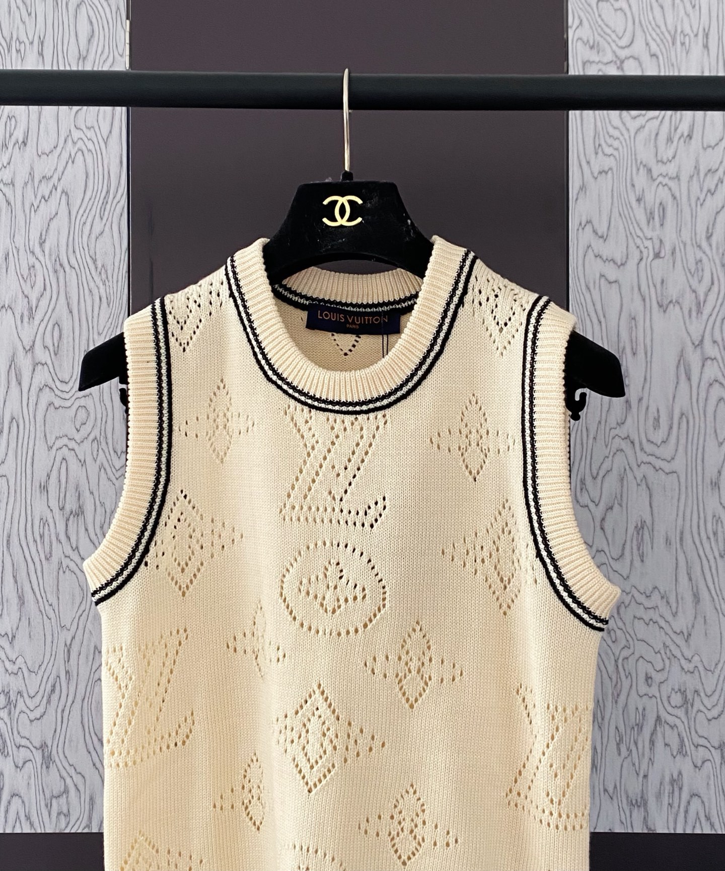 LOUIS VUIT25SS wool hardware logo button down vest