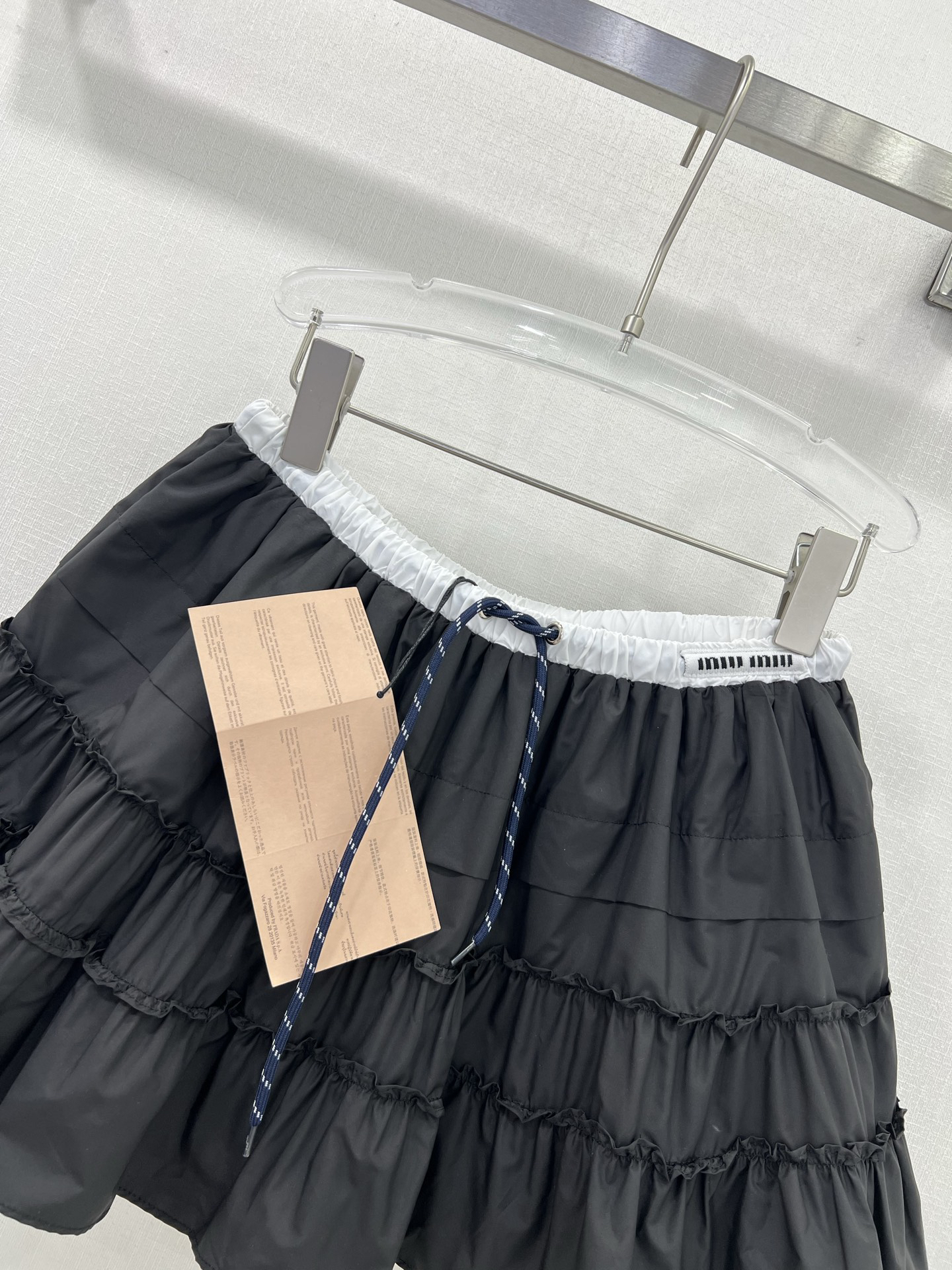 MIU25SS Clashing Colour Elasticated Waist Black Pleated Skirt