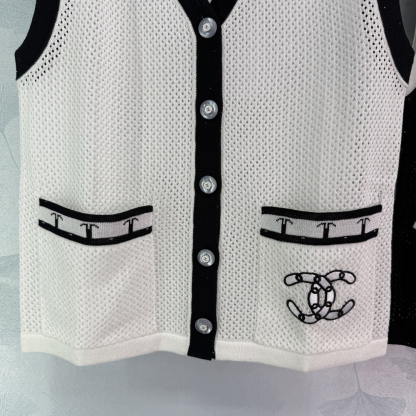 CHANE25SS knitted v-neck slit vest