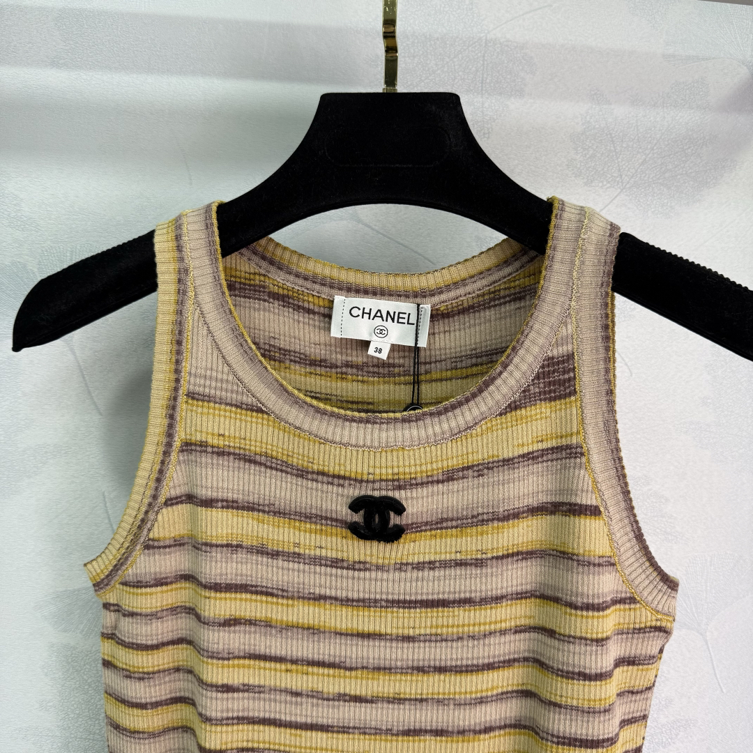 CHANE25SS Striped Knit Vest