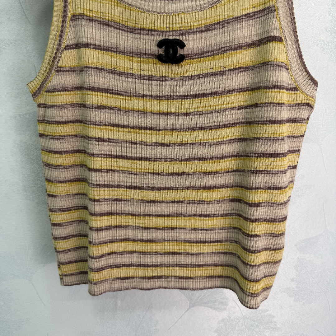 CHANE25SS Striped Knit Vest