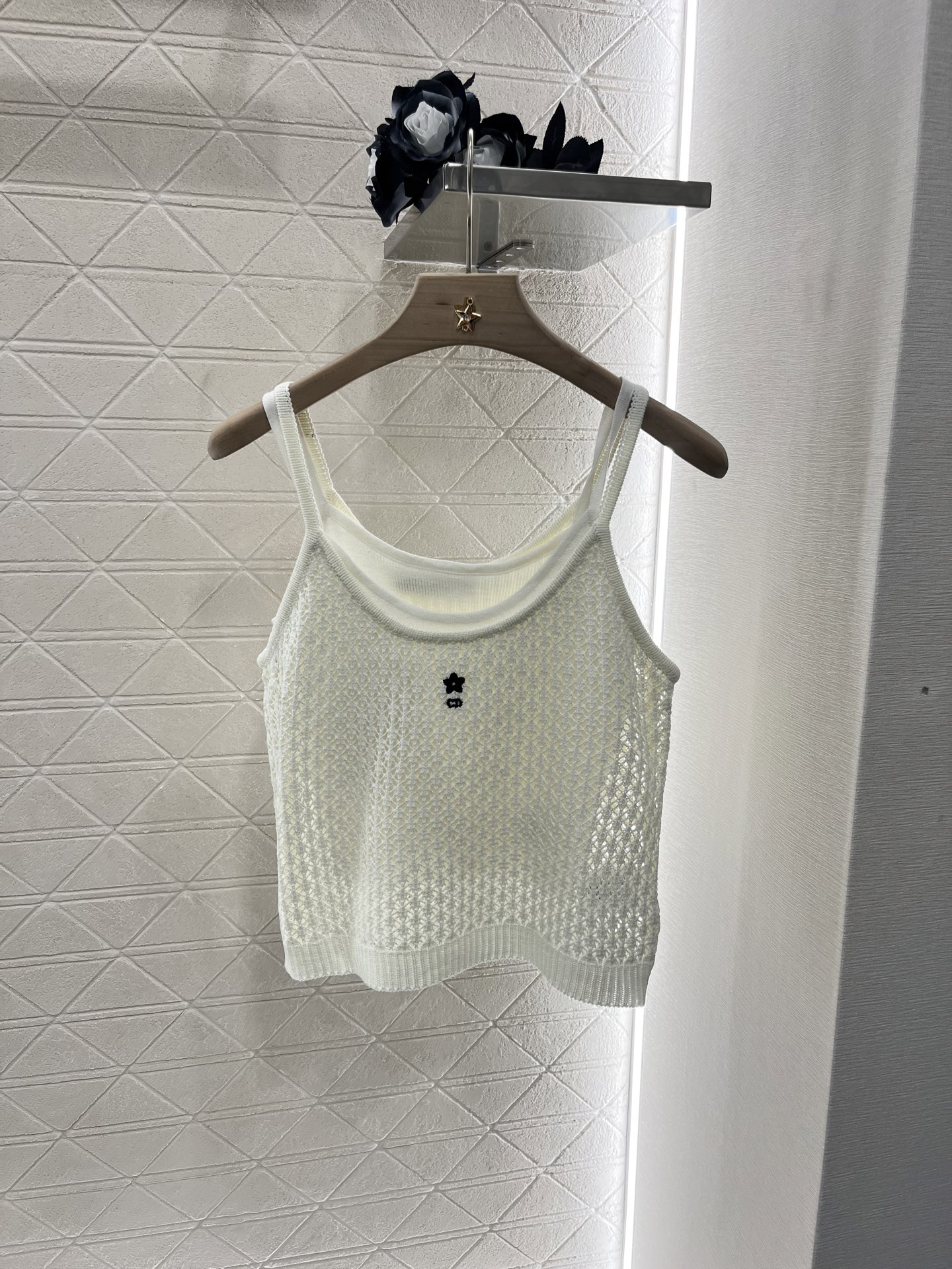 DIO25SS Knitted Cut-Out Vest