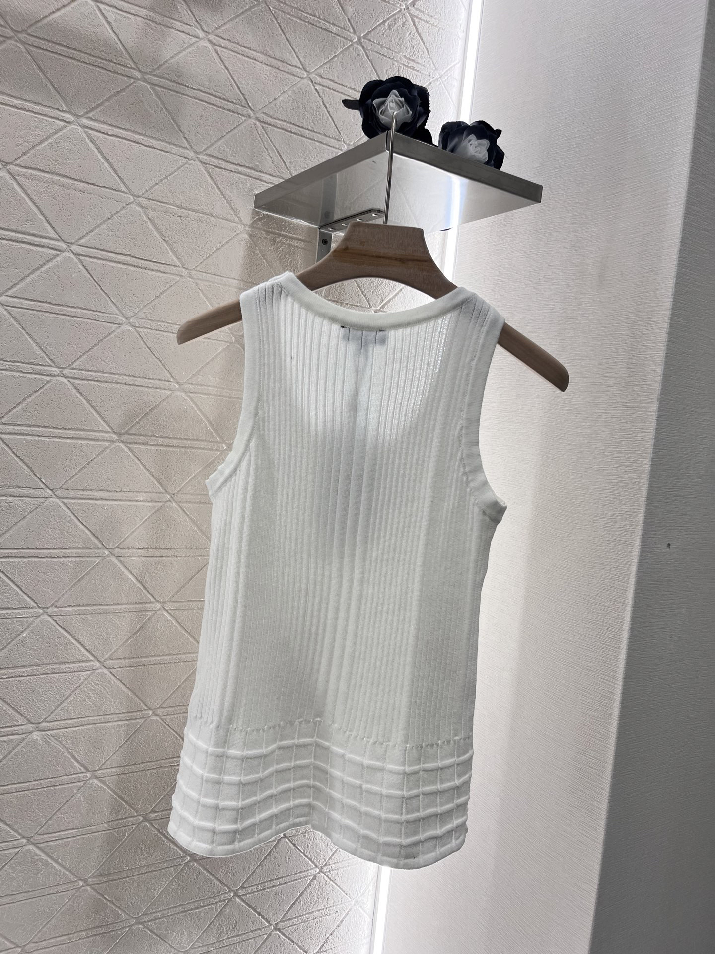 CHANE25SS three-dimensional patterned knitted vest