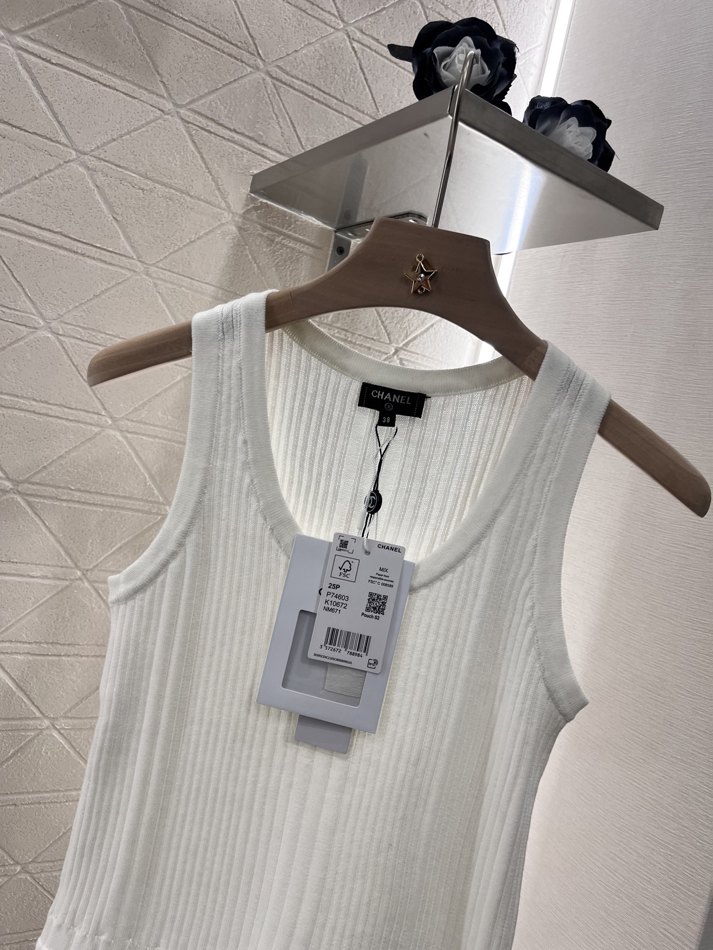 CHANE25SS three-dimensional patterned knitted vest