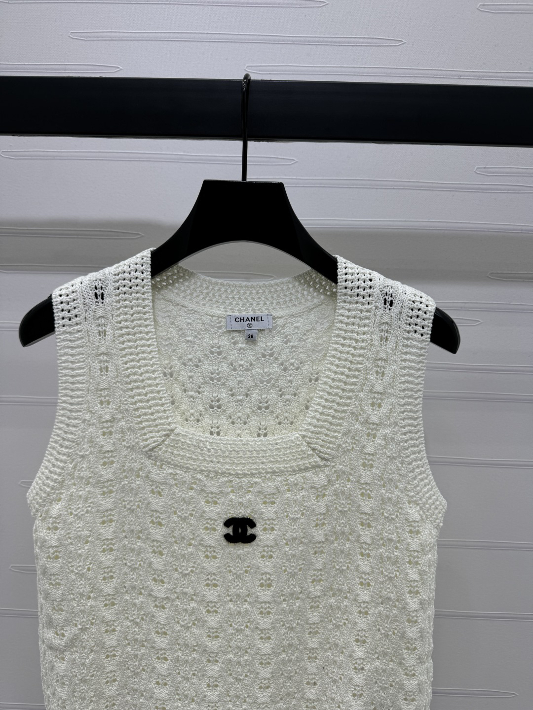 CHANE25SS Openwork Floral Knit Vest