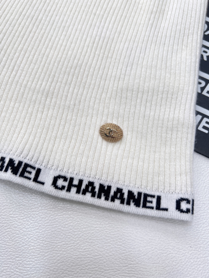 CHANE25SS monogrammed classic black and white two-tone trimmed knit vest