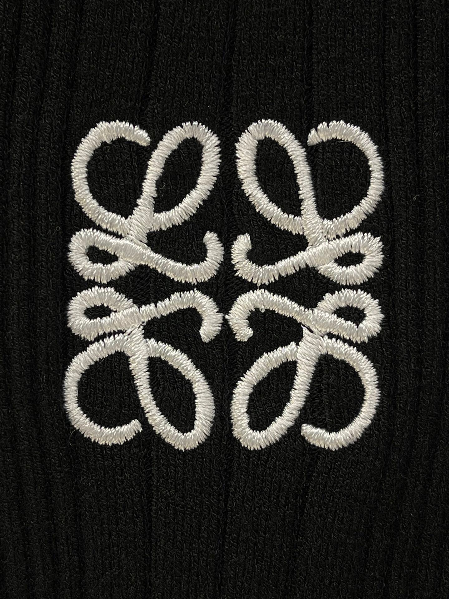 LOE Embroidered Logo Short Sleeve Knit Top