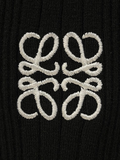 LOE Embroidered Logo Short Sleeve Knit Top