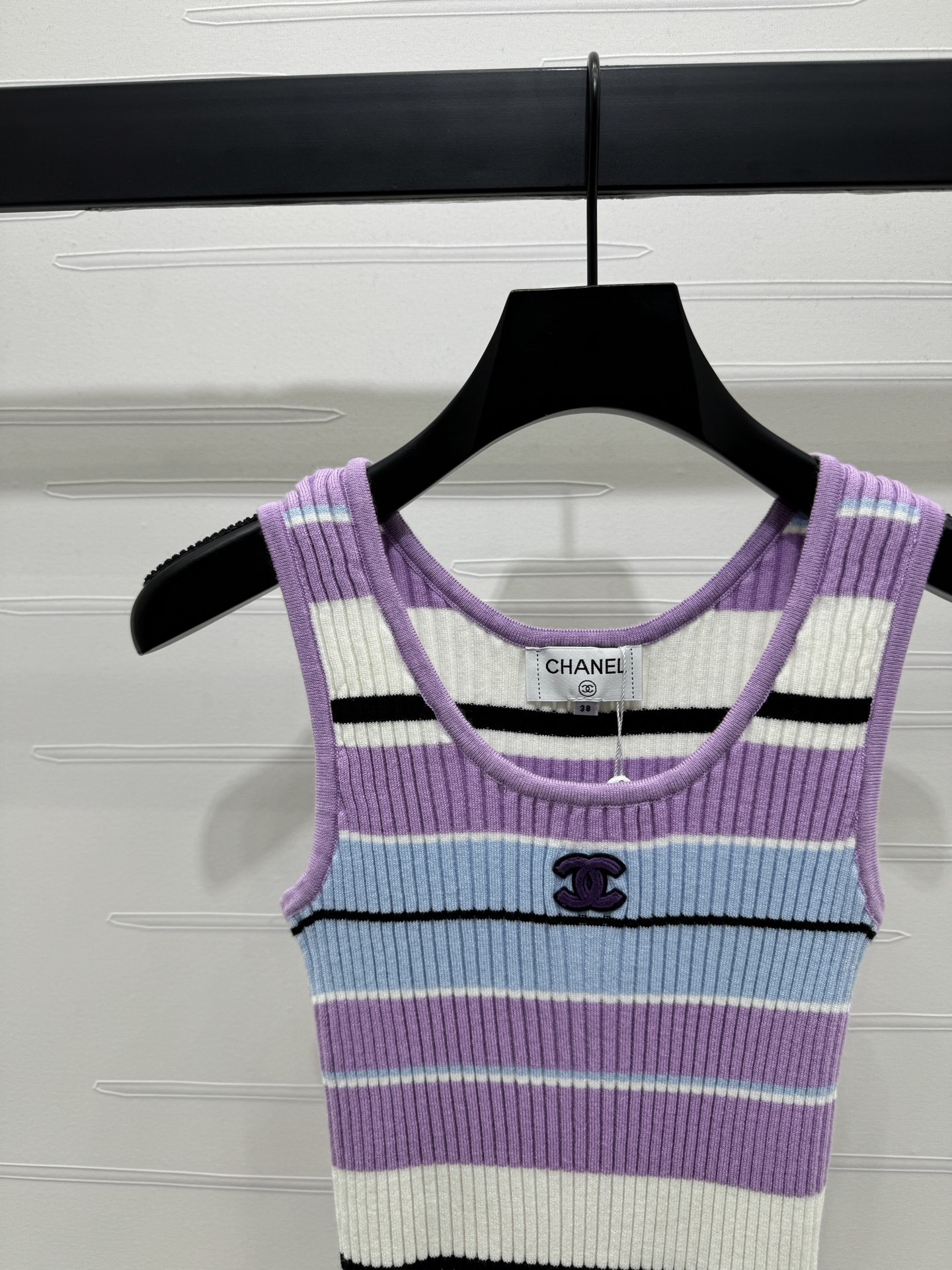 CHANE25SS Striped Knit Vest