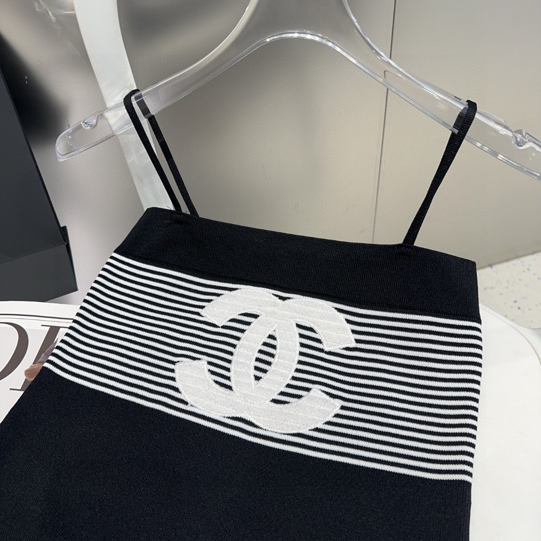 CHANE25SS Striped Vest