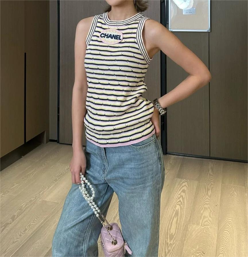 CHANE25SS Striped Knit Vest
