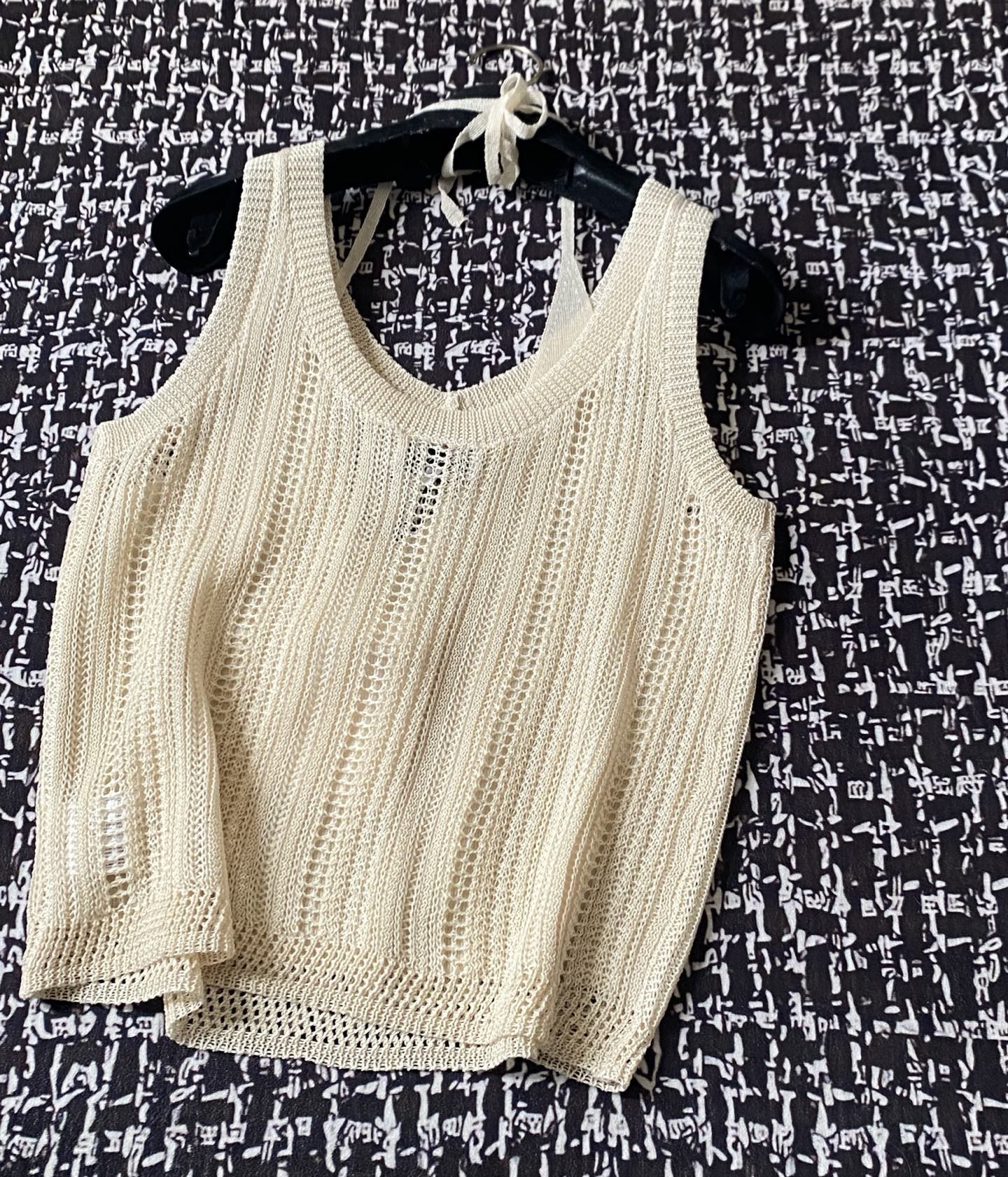 CHANE25SS Cutout False Two Piece Neck Knit Tank Top