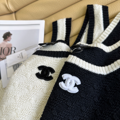 CHANE25SS black and white color clash knit undershirt