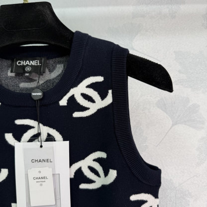 CHANE25SS Double C Crew Neck Knit Vest
