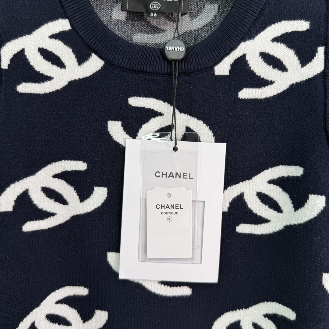 CHANE25SS Double C Crew Neck Knit Vest