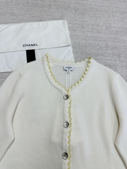 CHANE25SS Wave Trimmed Cashmere Cardigan