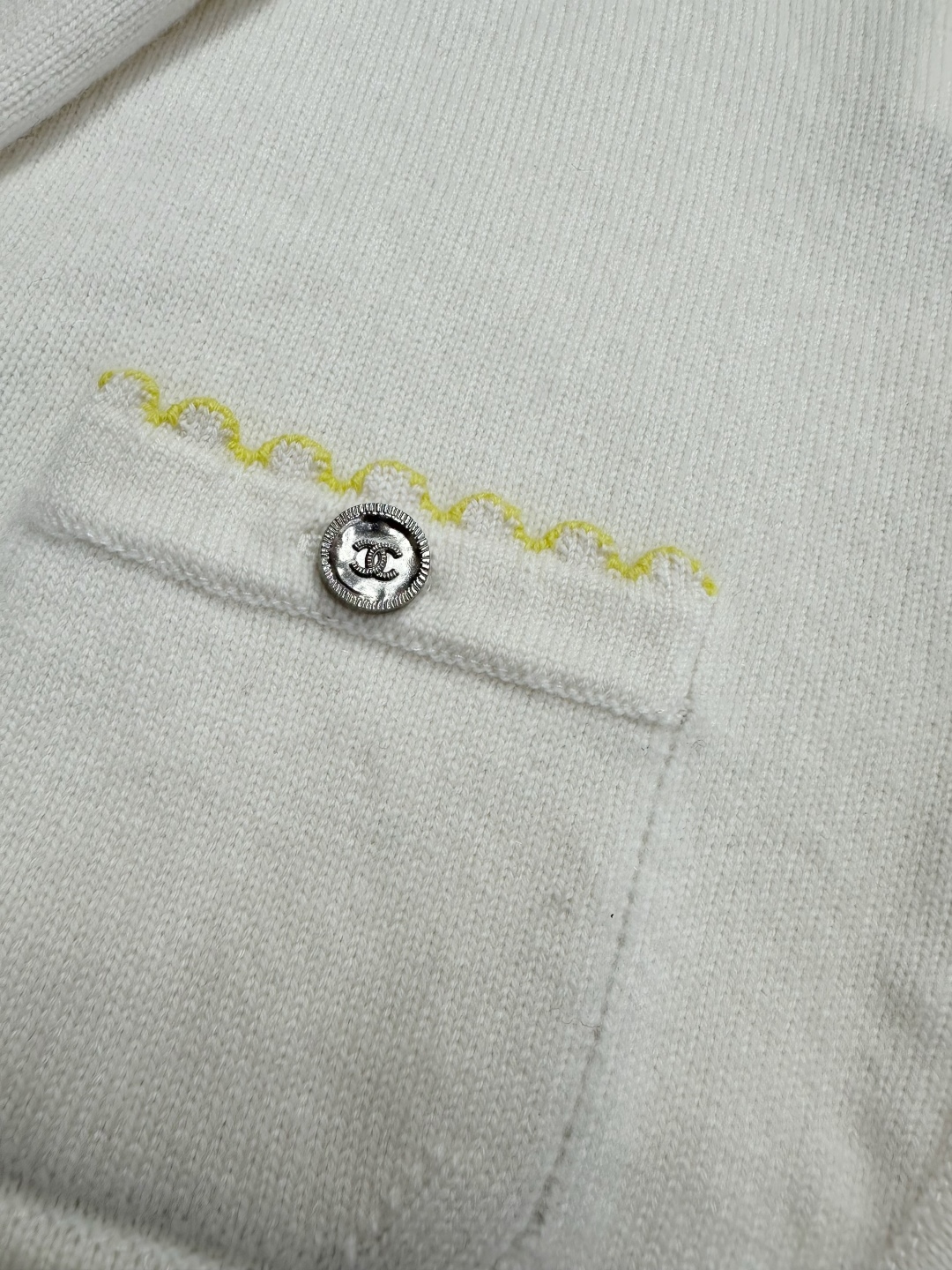 CHANE25SS Wave Trimmed Cashmere Cardigan