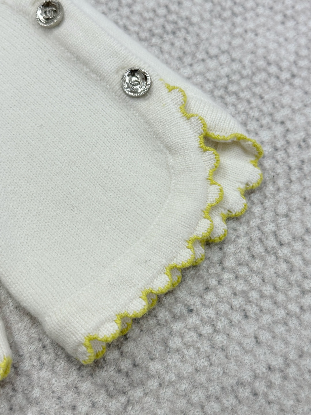 CHANE25SS Wave Trimmed Cashmere Cardigan