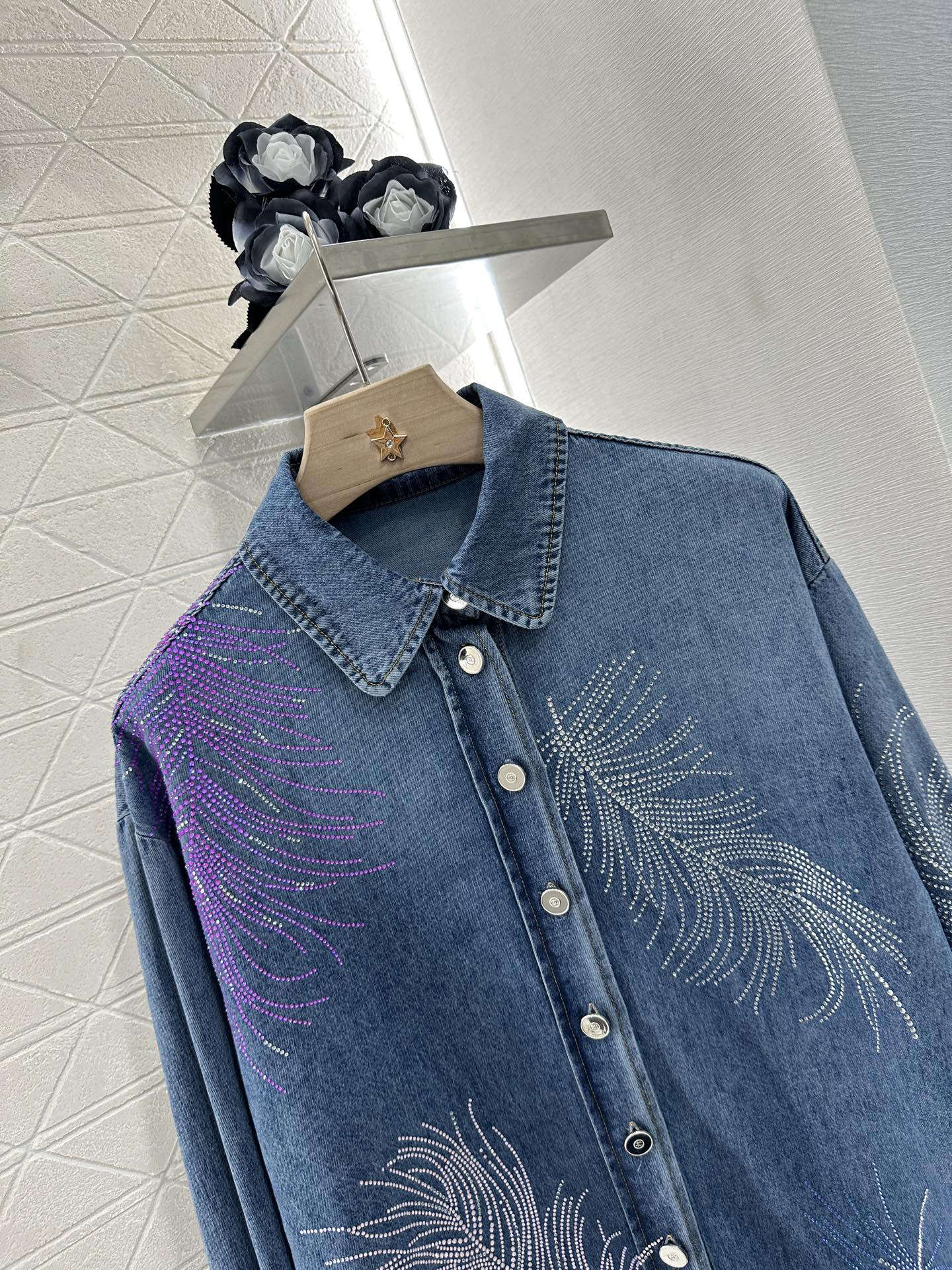 CHANE25SS feathered rhinestone denim jacket