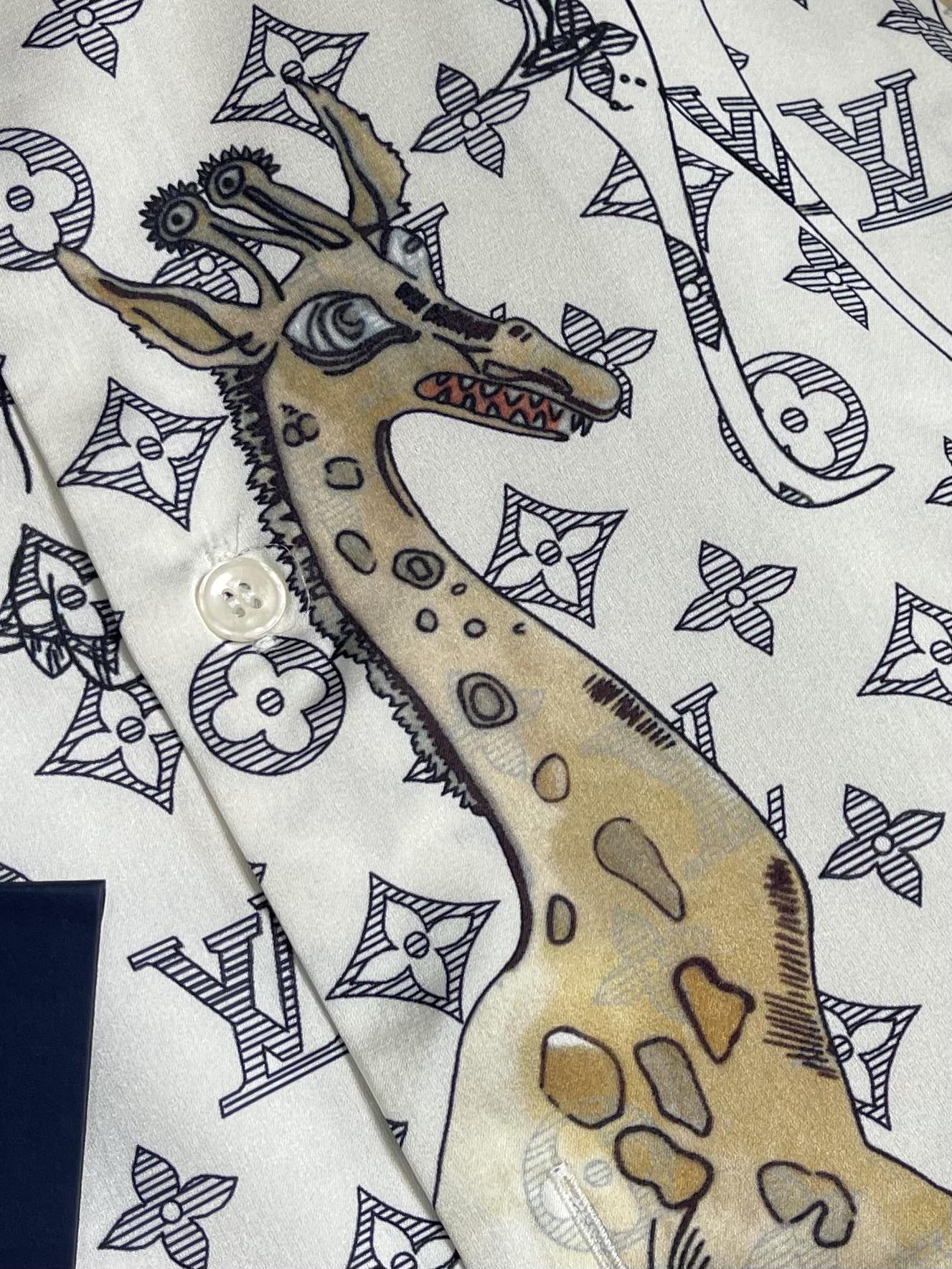 LU25SS Old Flower Animal Shirt