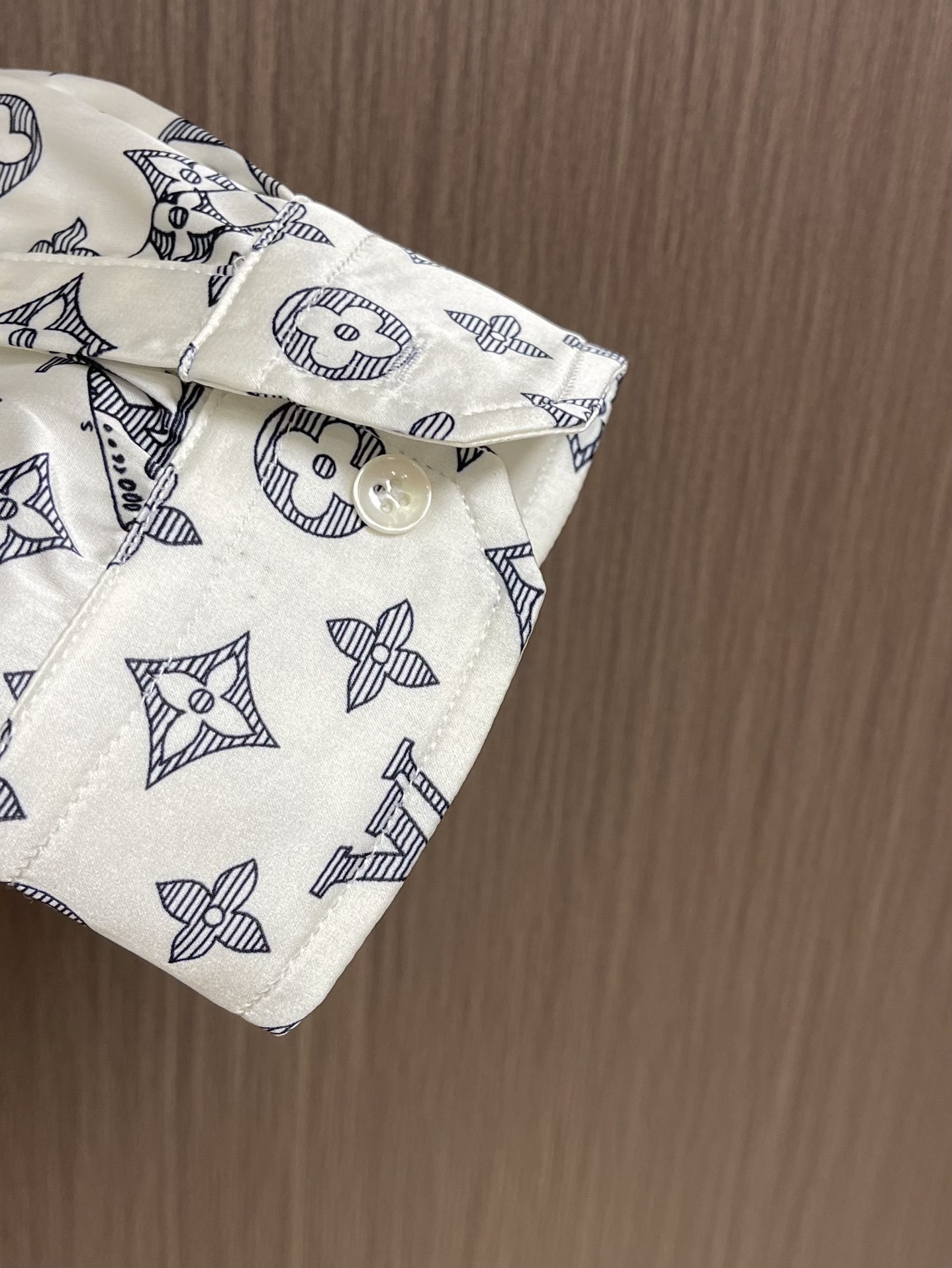 LU25SS Old Flower Animal Shirt