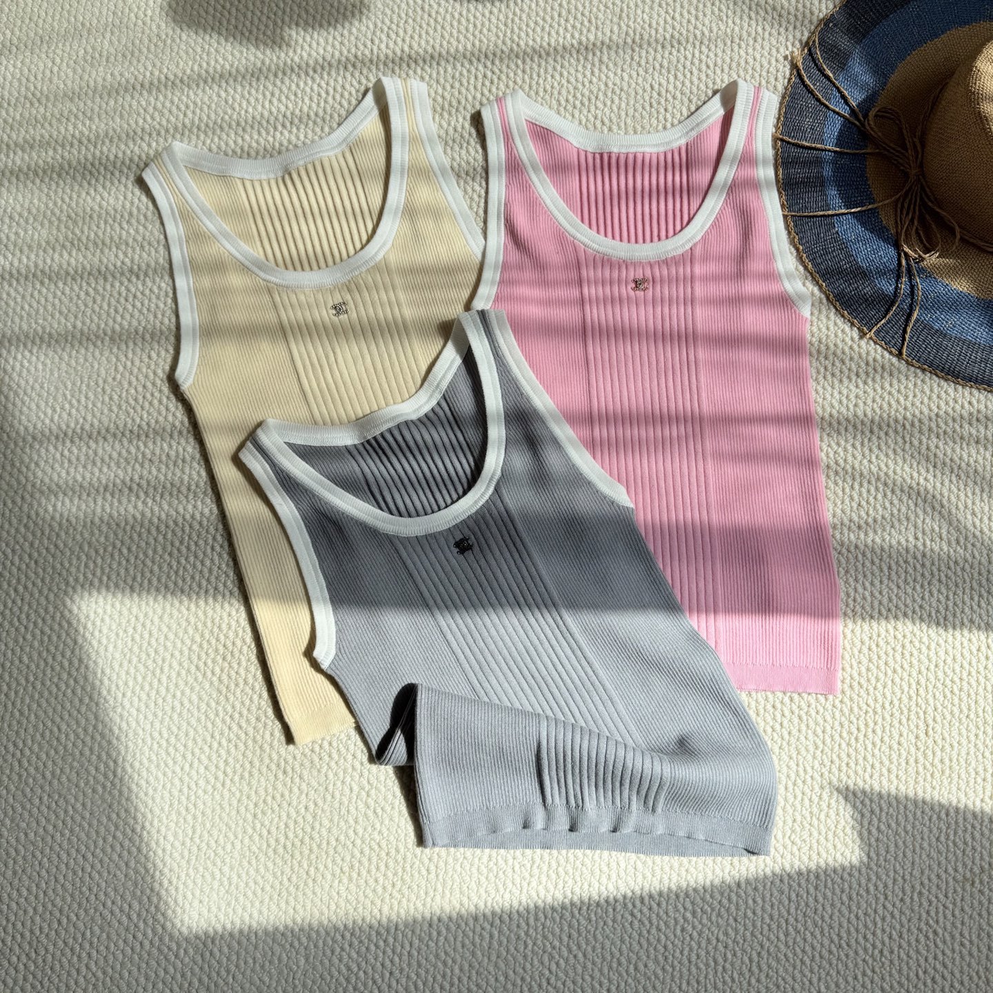 CHANE Tricolor Slim Knit Vest