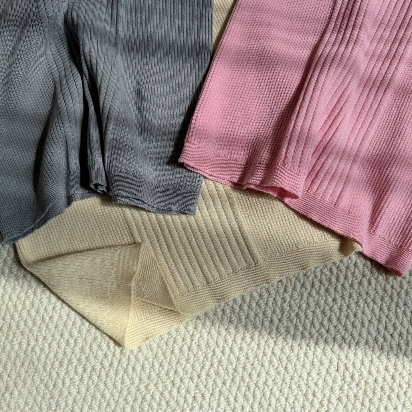 CHANE Tricolor Slim Knit Vest