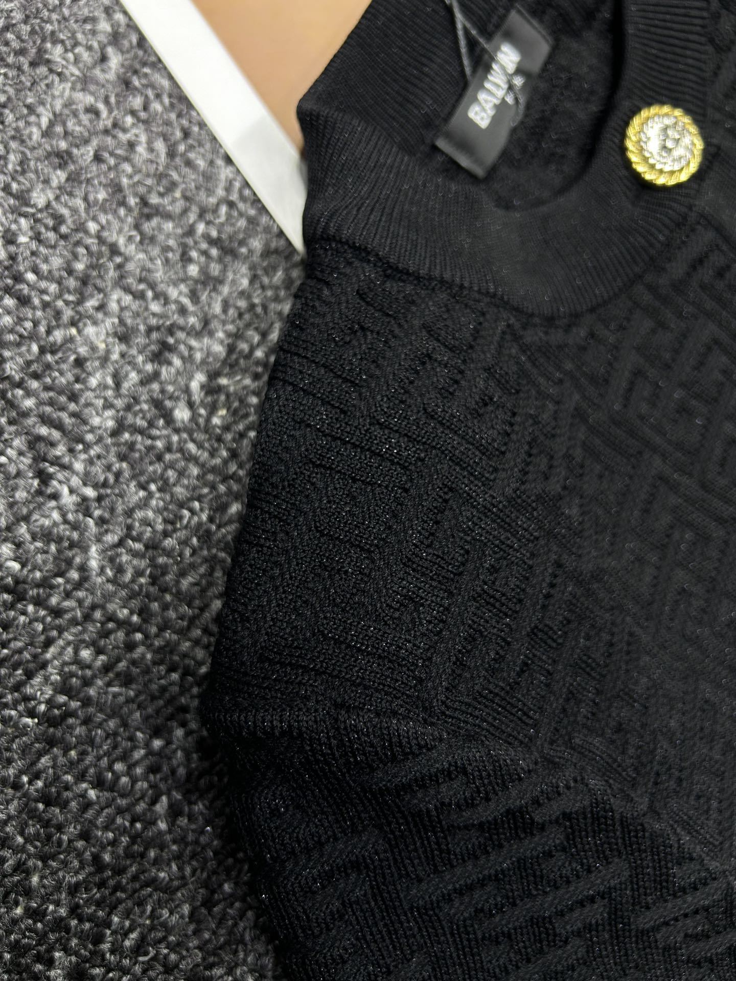 BAL Gold Thread Jacquard Round Neck Short Sleeve Cardigan