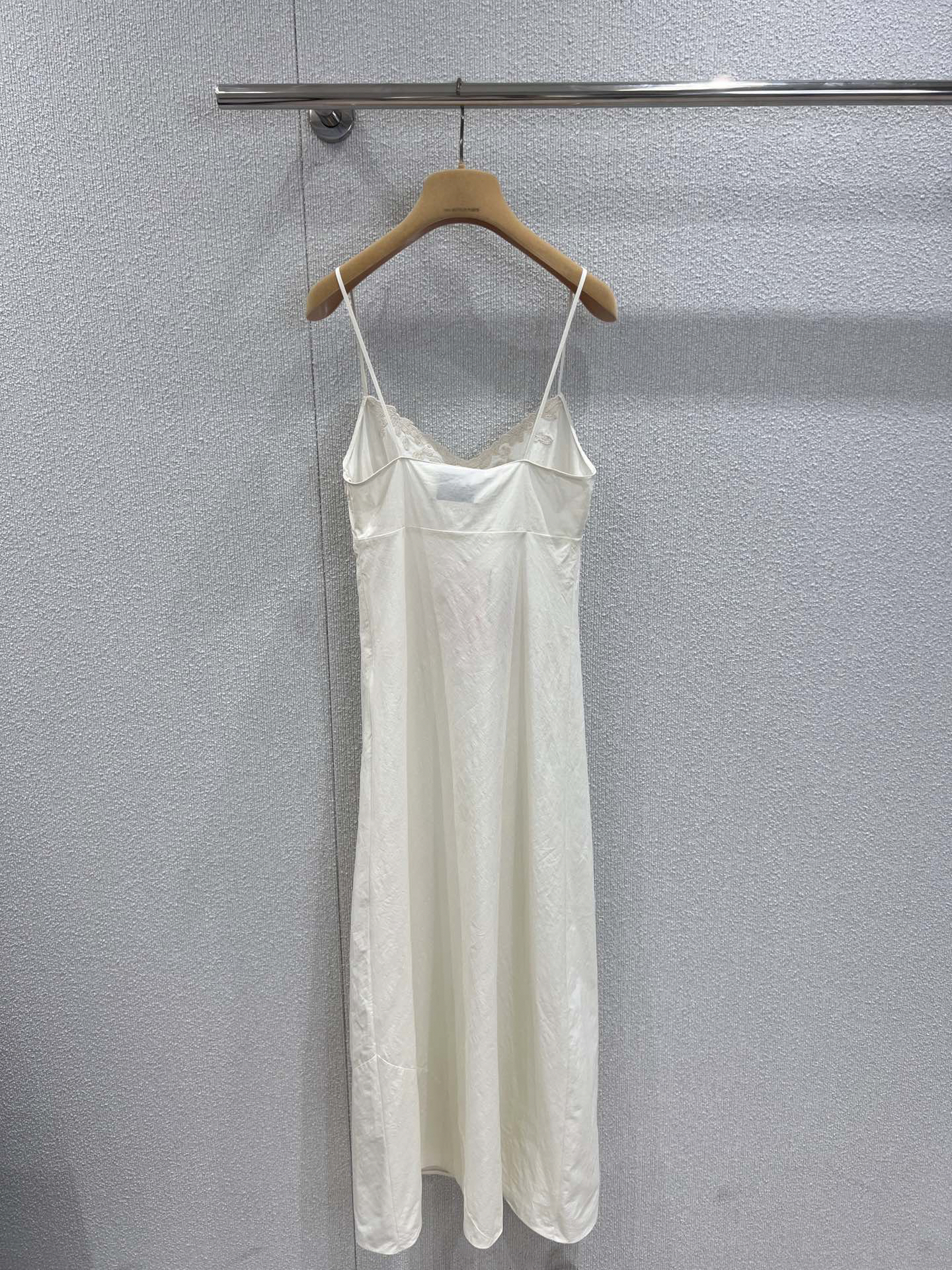 MIU25SS Ivory Embroidered Waist-Closing Long Halter Dress