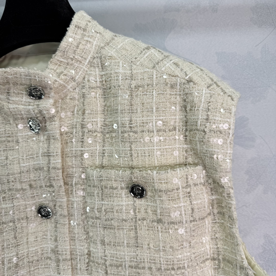 CHANE25SS Woven Plaid Vest
