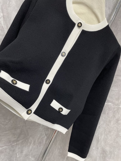 DI 2025SS Color blocked pocket knit sweater