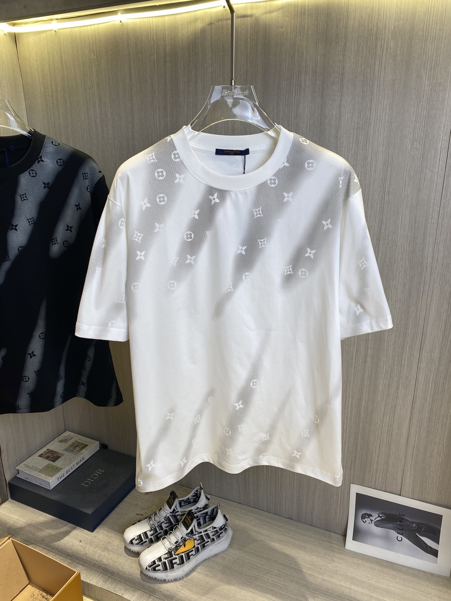 1V short-sleeved shirt