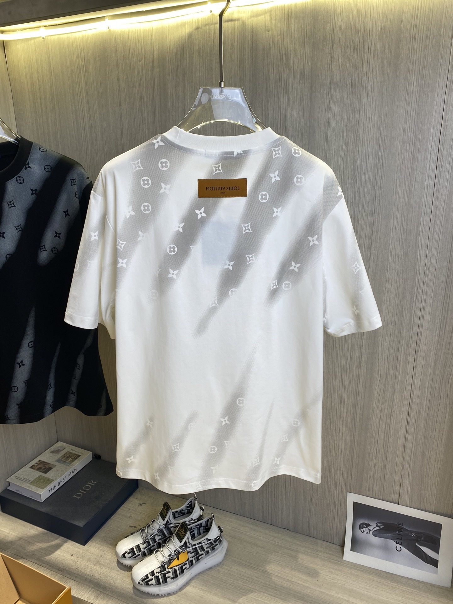 1V short-sleeved shirt