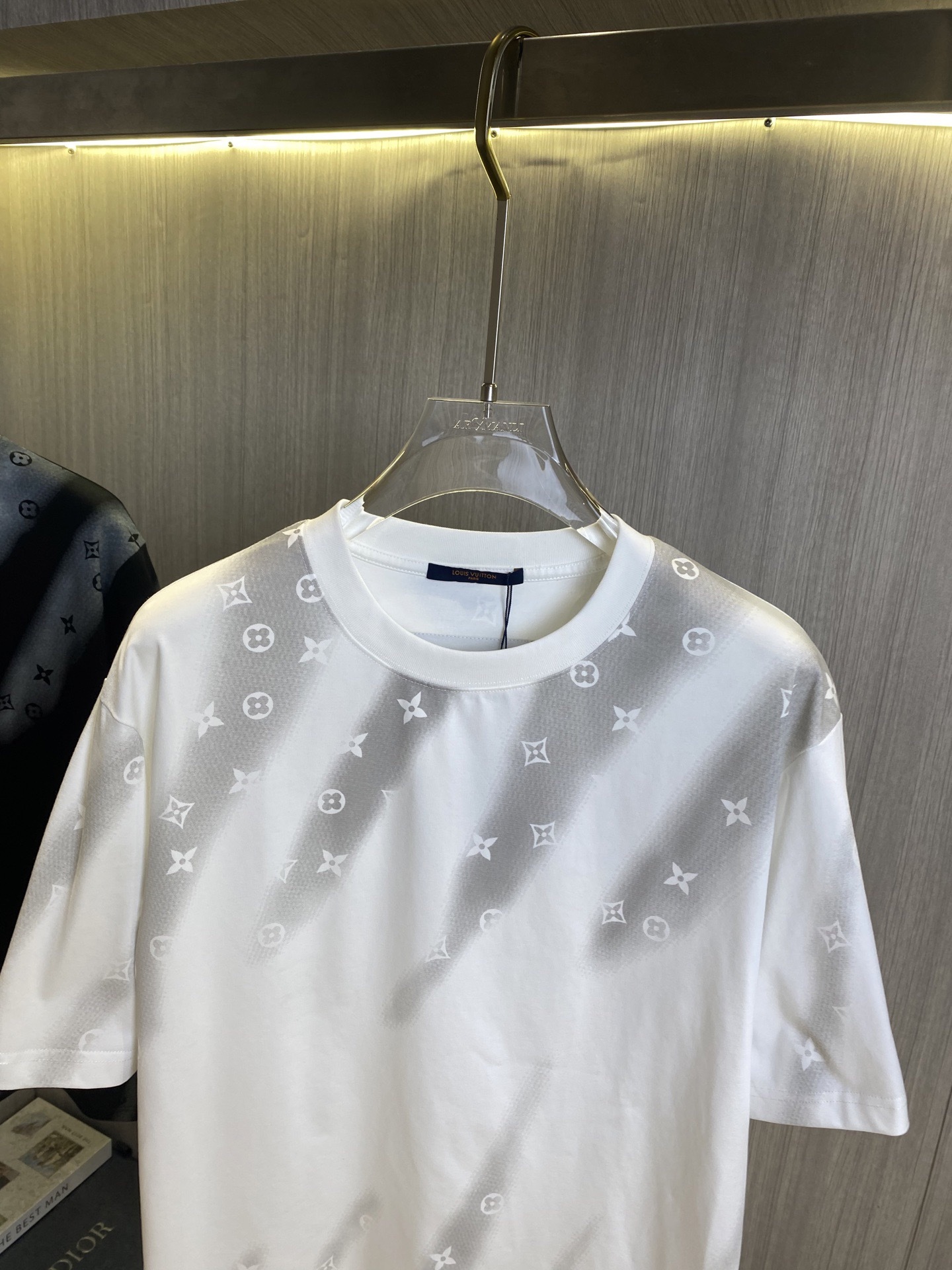 1V short-sleeved shirt