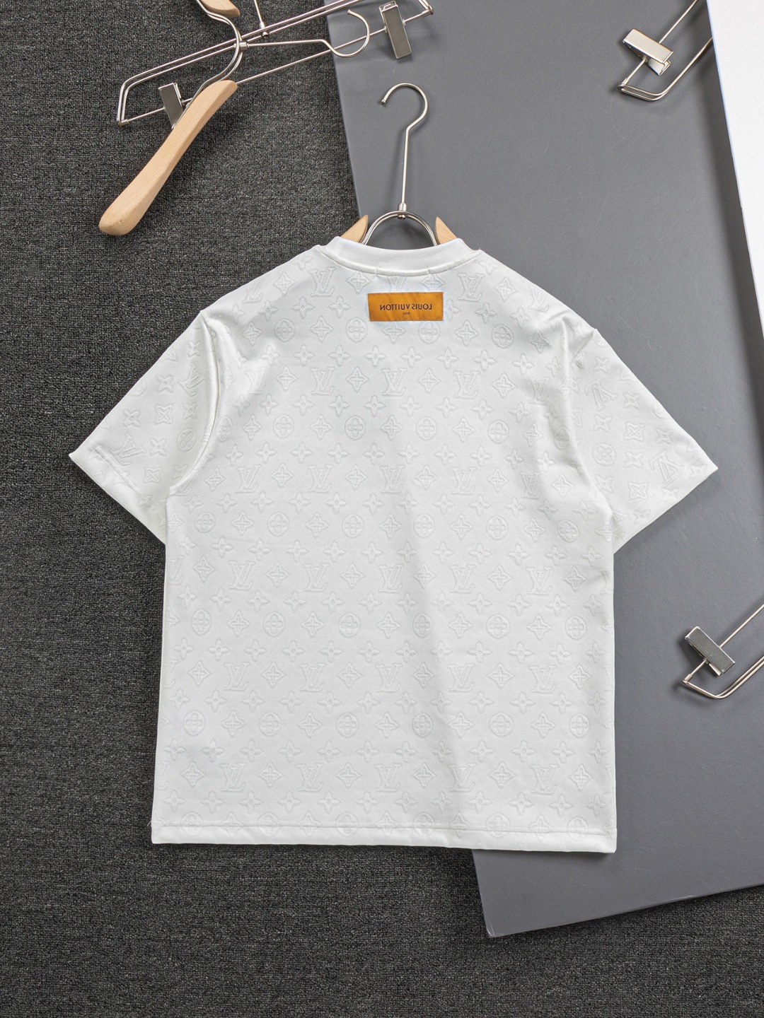 1V short-sleeved shirt