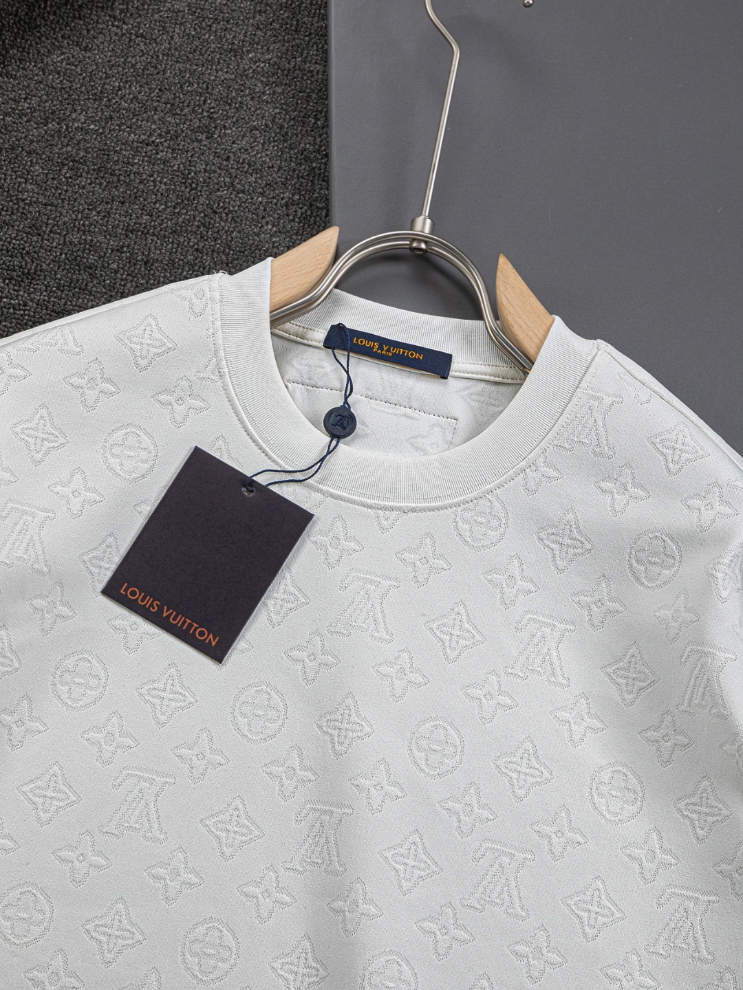 1V short-sleeved shirt