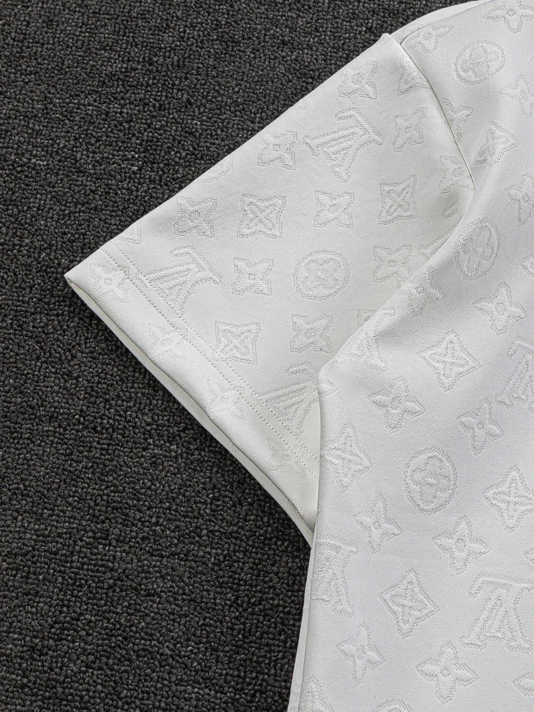 1V short-sleeved shirt