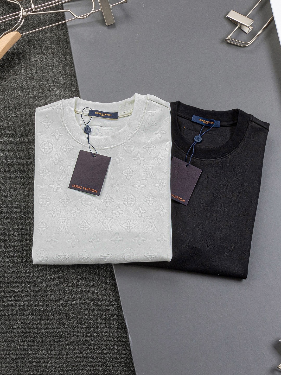 1V short-sleeved shirt