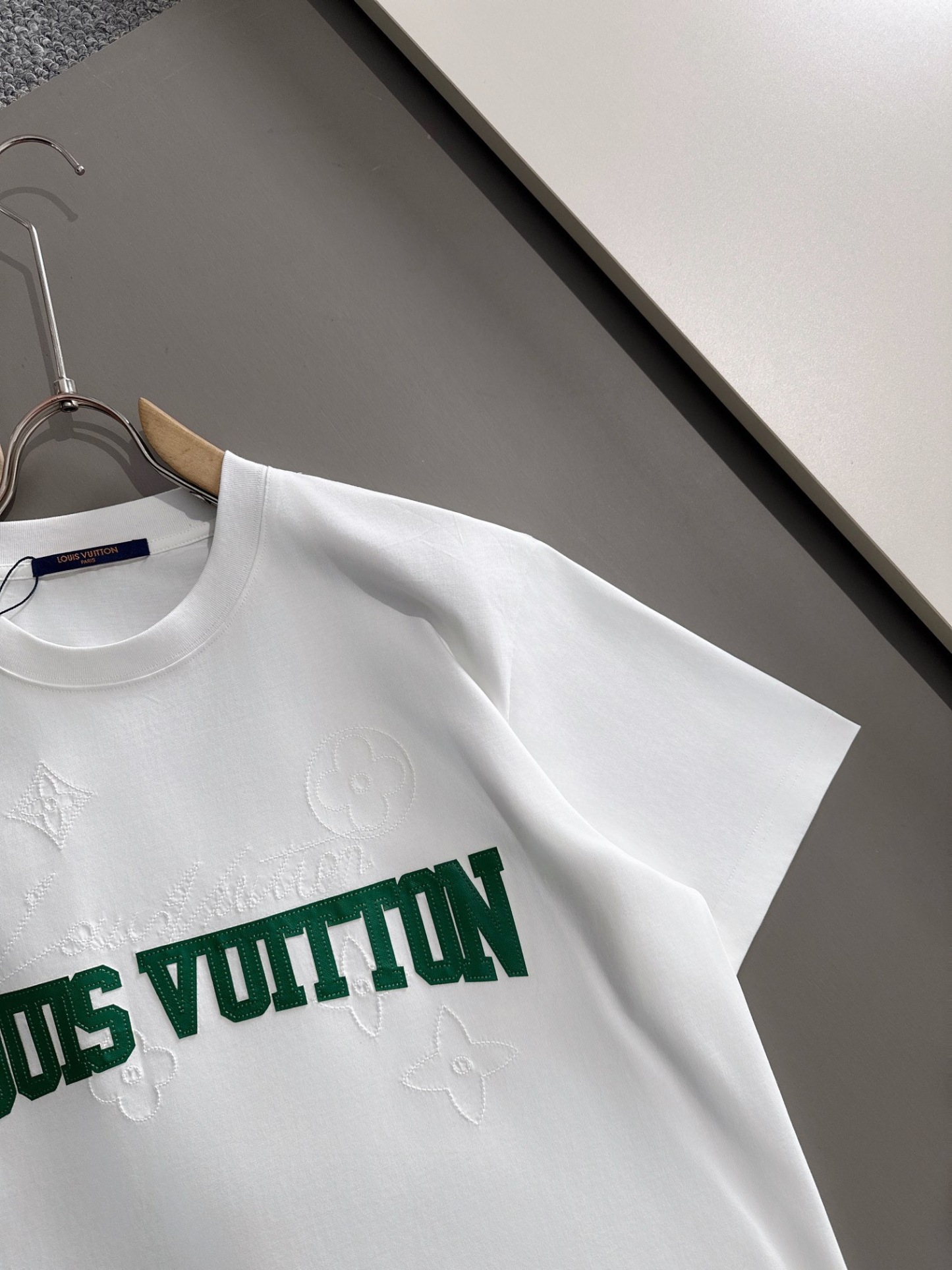 1V short-sleeved shirt