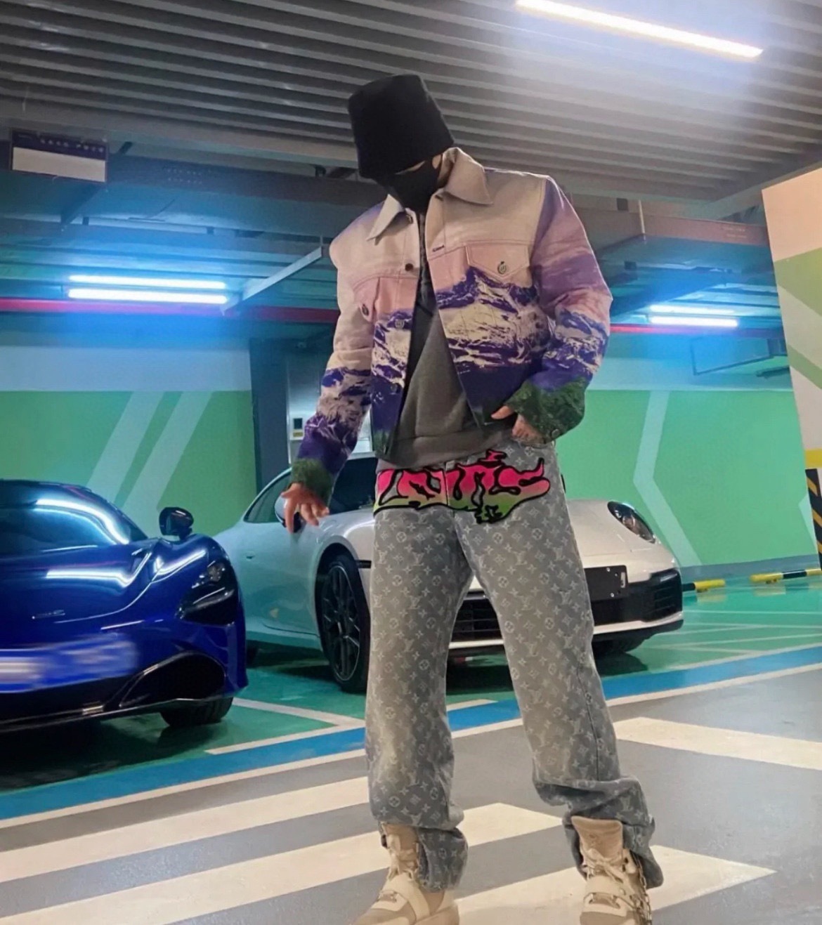 1V Printed denim pants