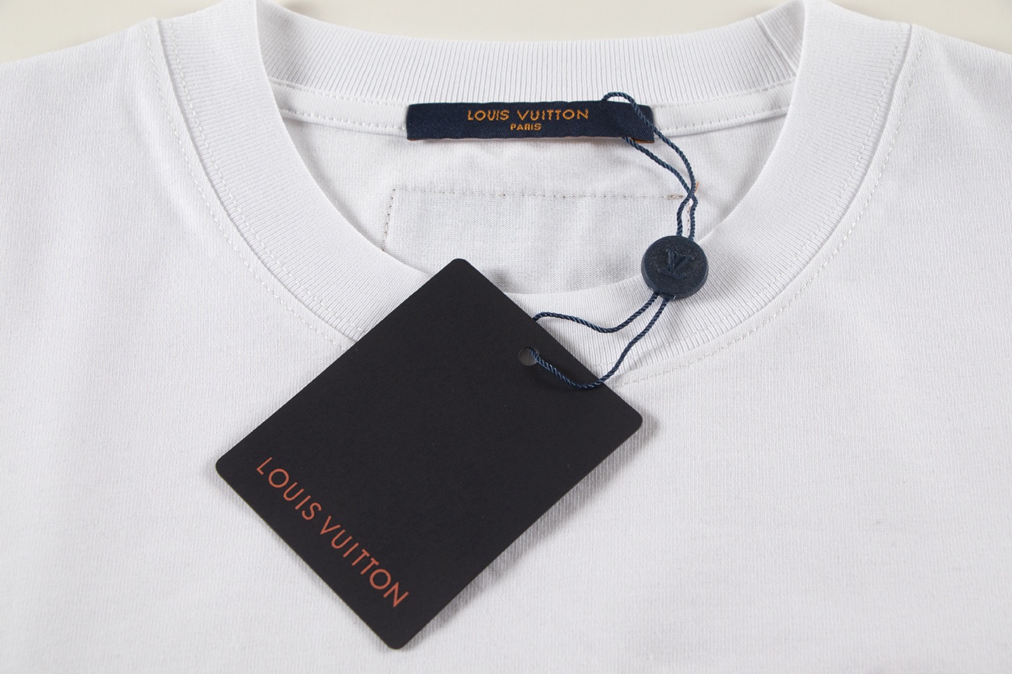 1V Embroidered logo short sleeved T-shirt