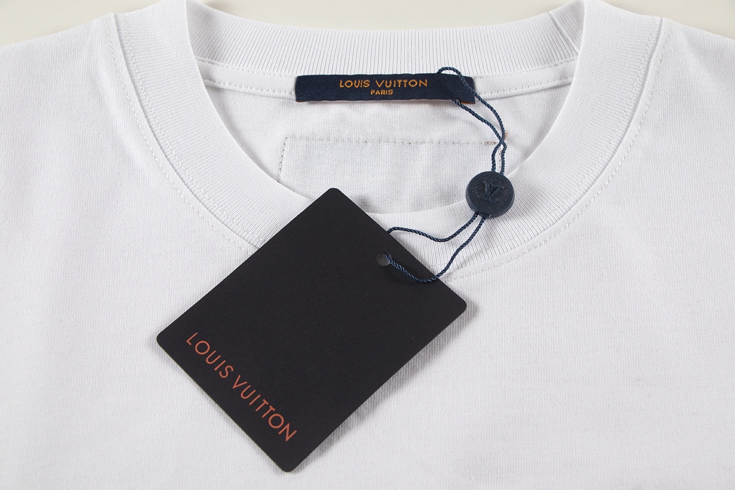 1V Embroidered logo short sleeved T-shirt