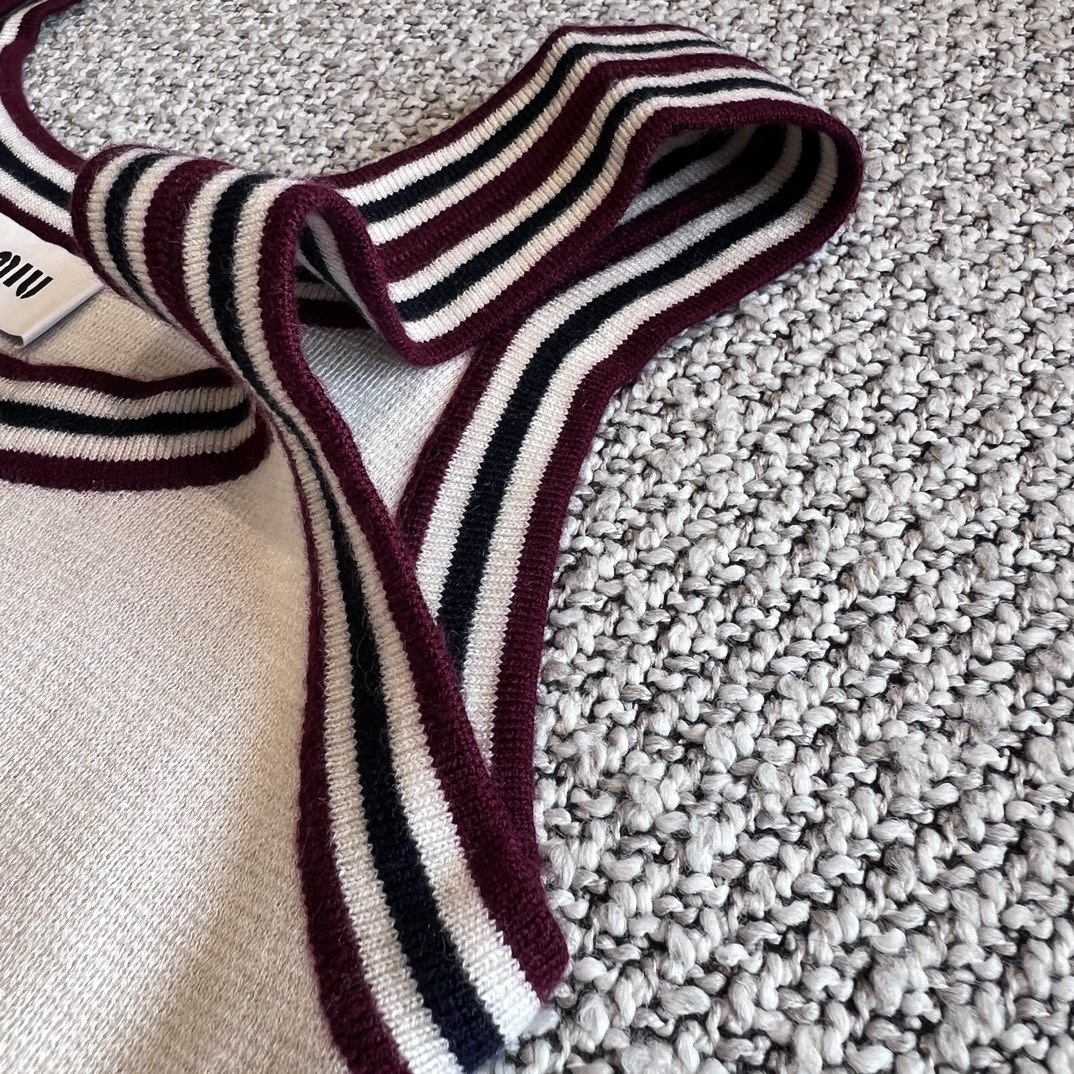 MM Knitted short vest