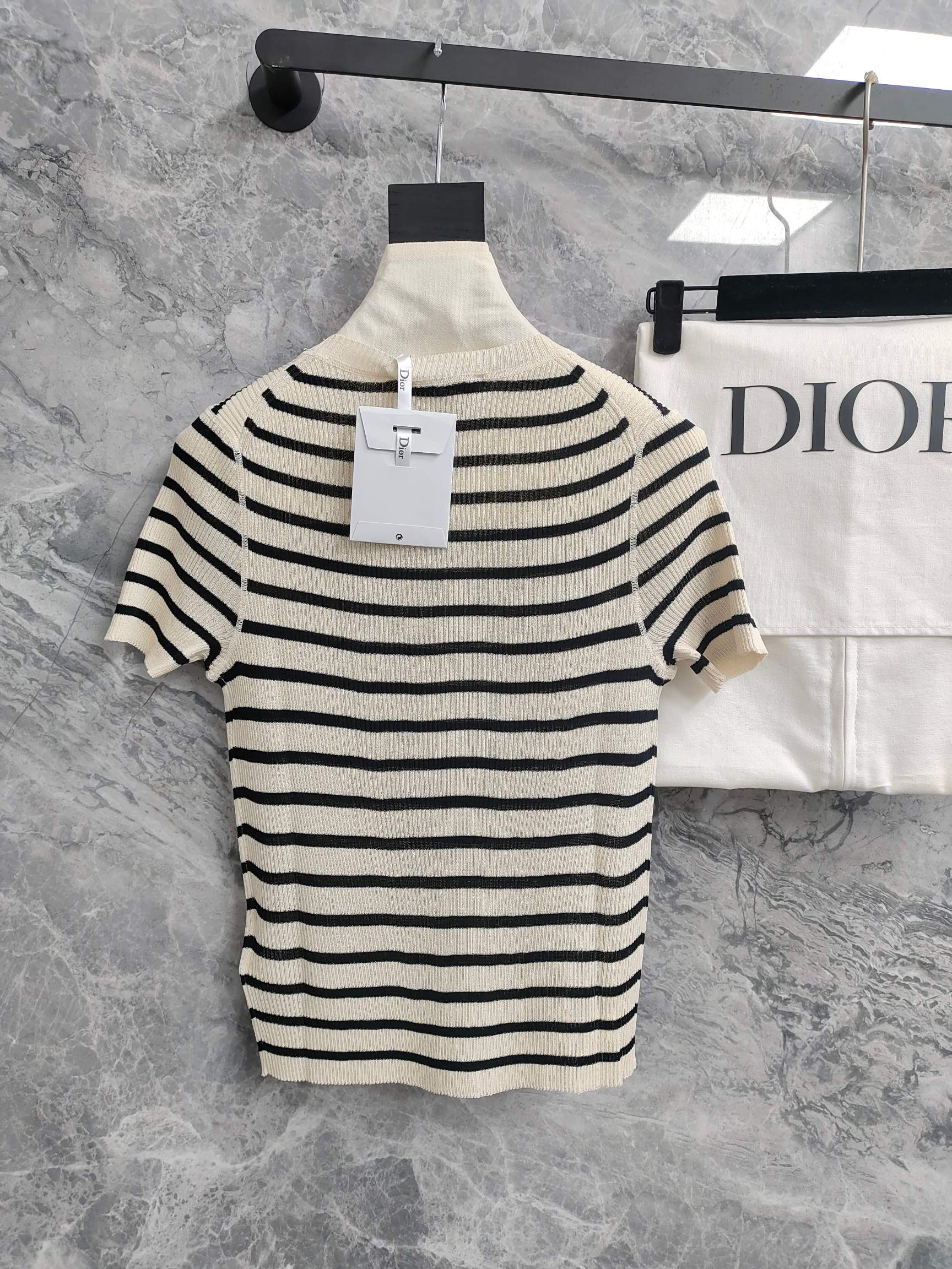 DIA 2025SS Classic Knitted T with Striped Alphabet