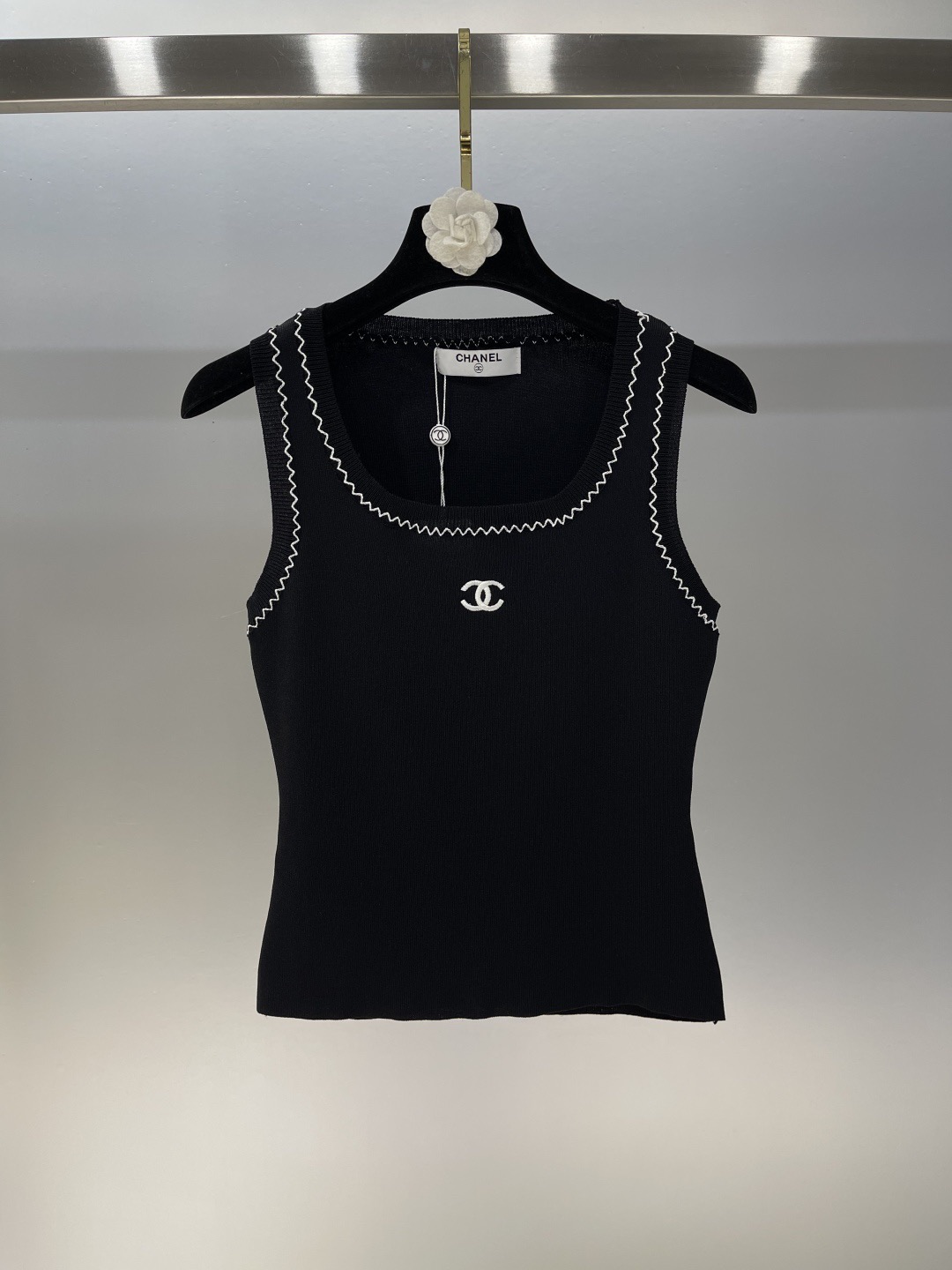 XX Wave edge knitted vest in 2 colors